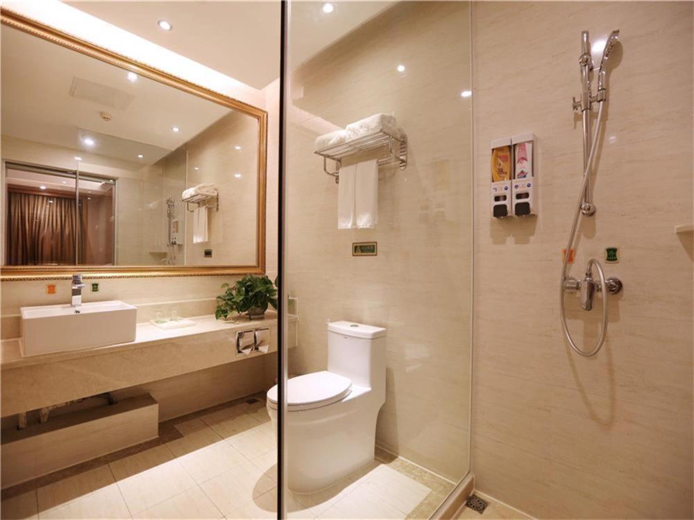 Vienna International Hotel Yantai Changjiang Road Xingyi Square Branch Экстерьер фото