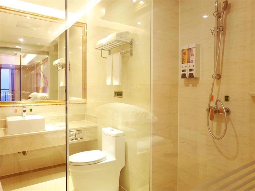 Vienna International Hotel Yantai Changjiang Road Xingyi Square Branch Экстерьер фото