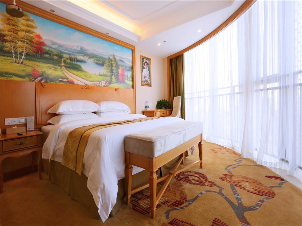 Vienna International Hotel Yantai Changjiang Road Xingyi Square Branch Экстерьер фото