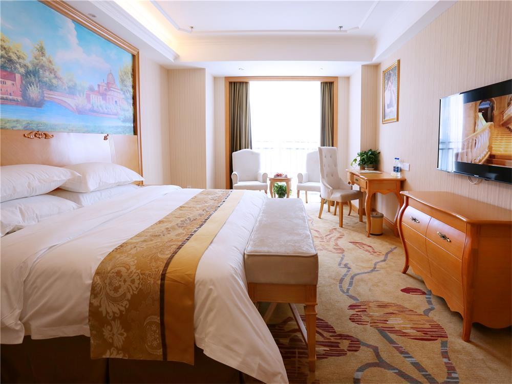 Vienna International Hotel Yantai Changjiang Road Xingyi Square Branch Экстерьер фото
