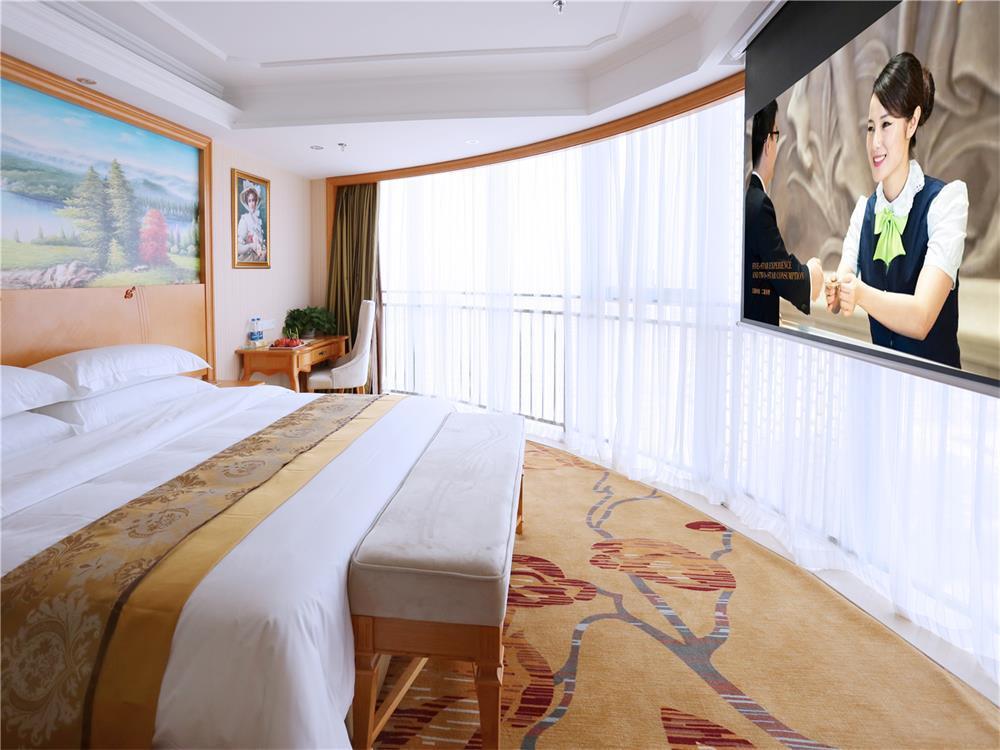 Vienna International Hotel Yantai Changjiang Road Xingyi Square Branch Экстерьер фото